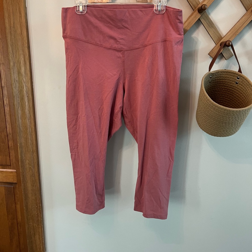 Old Navy Active 3/4 High-Rise Leggings in Mauve
